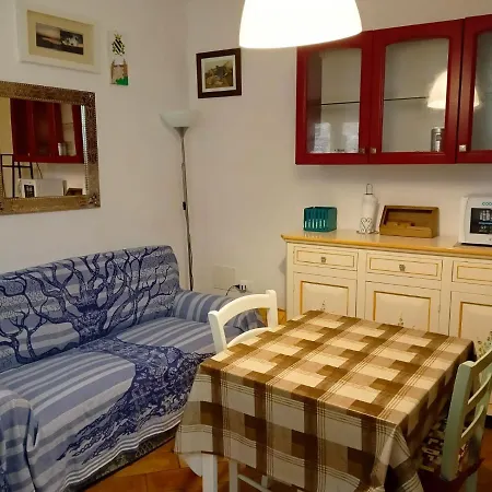 Tipico In Centro Storico Apartment *